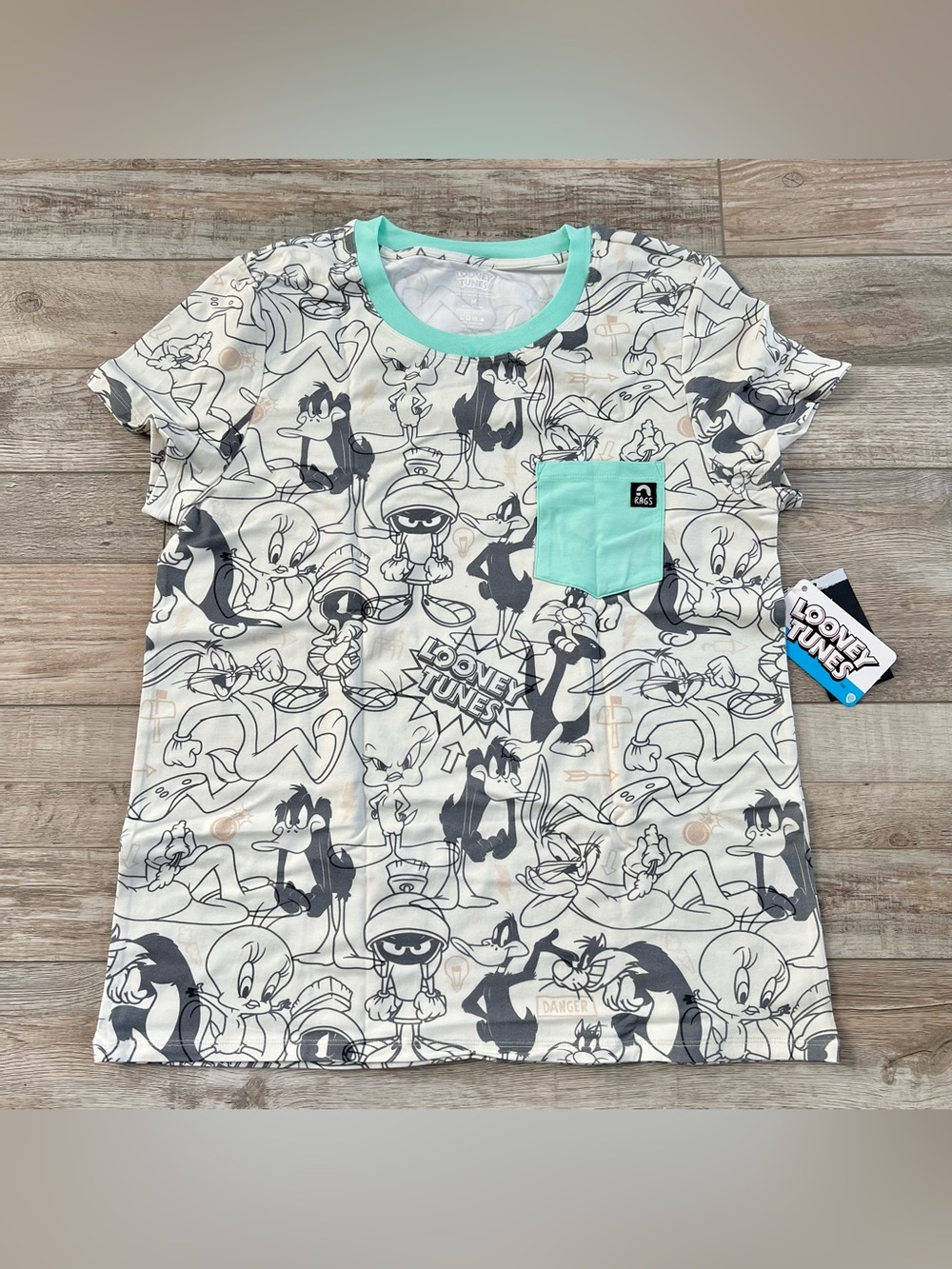 NWT Rays X Looney Tunes Women’s Short Sleeve Pocket Tee Size Medium
